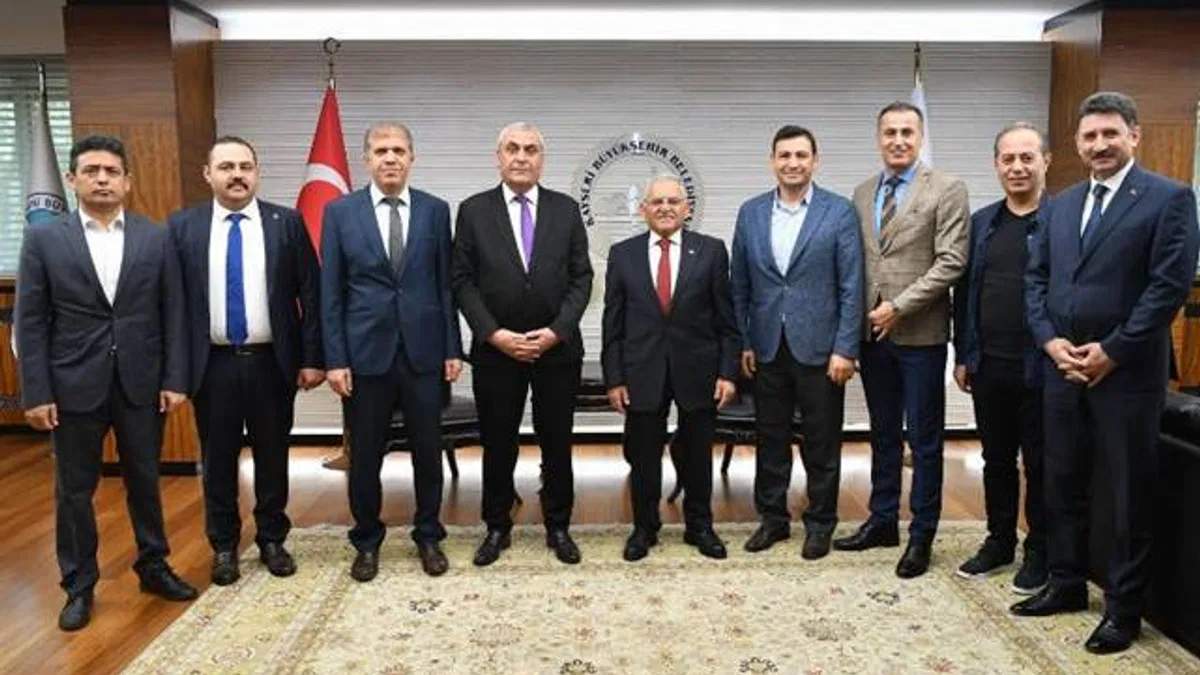 Başkan Büyükkılıç’a eğitimcilerden “teşekkür” plaketi