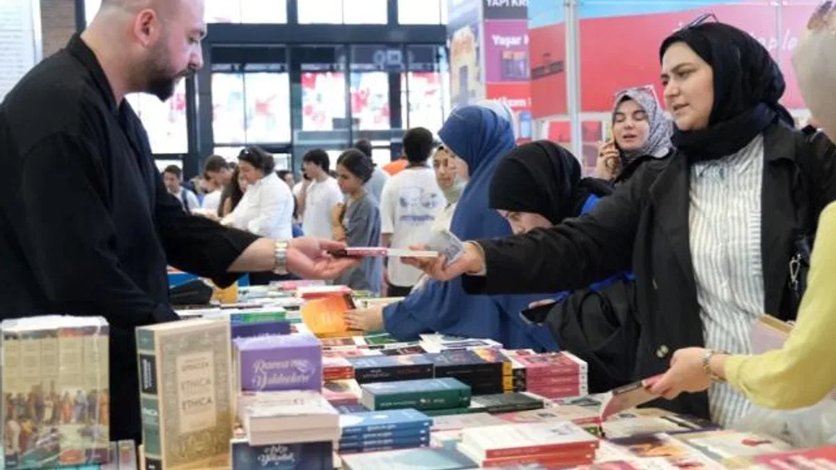 Kitap Fuarına ilgi salonlara sığmıyor
