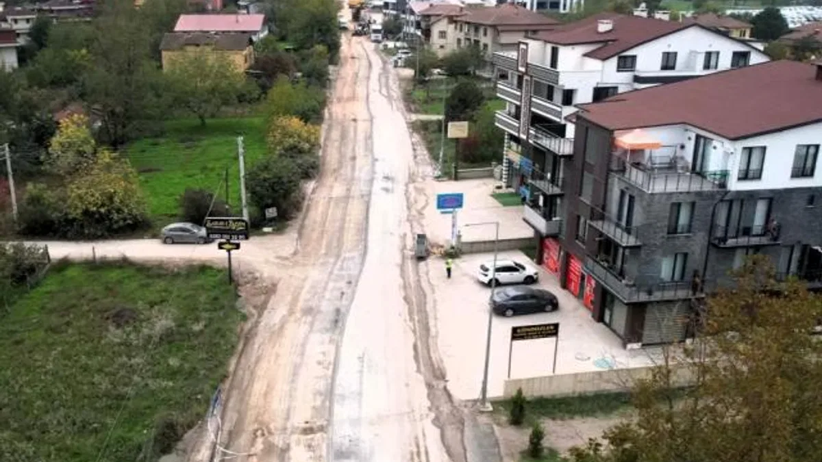 Kocaeli’de Kartepe Çepni Caddesi’nde üstyapı yenileniyor