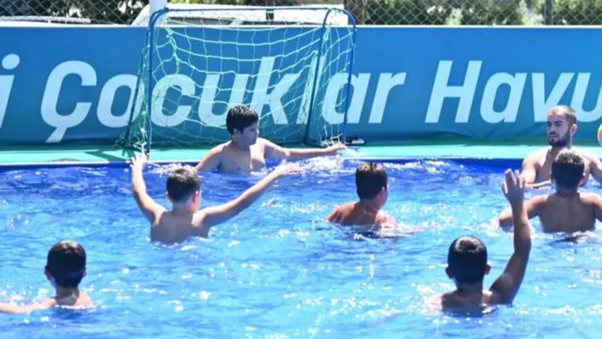 Manisa’da portatif havuzlarla ücretsiz yüzme keyfi