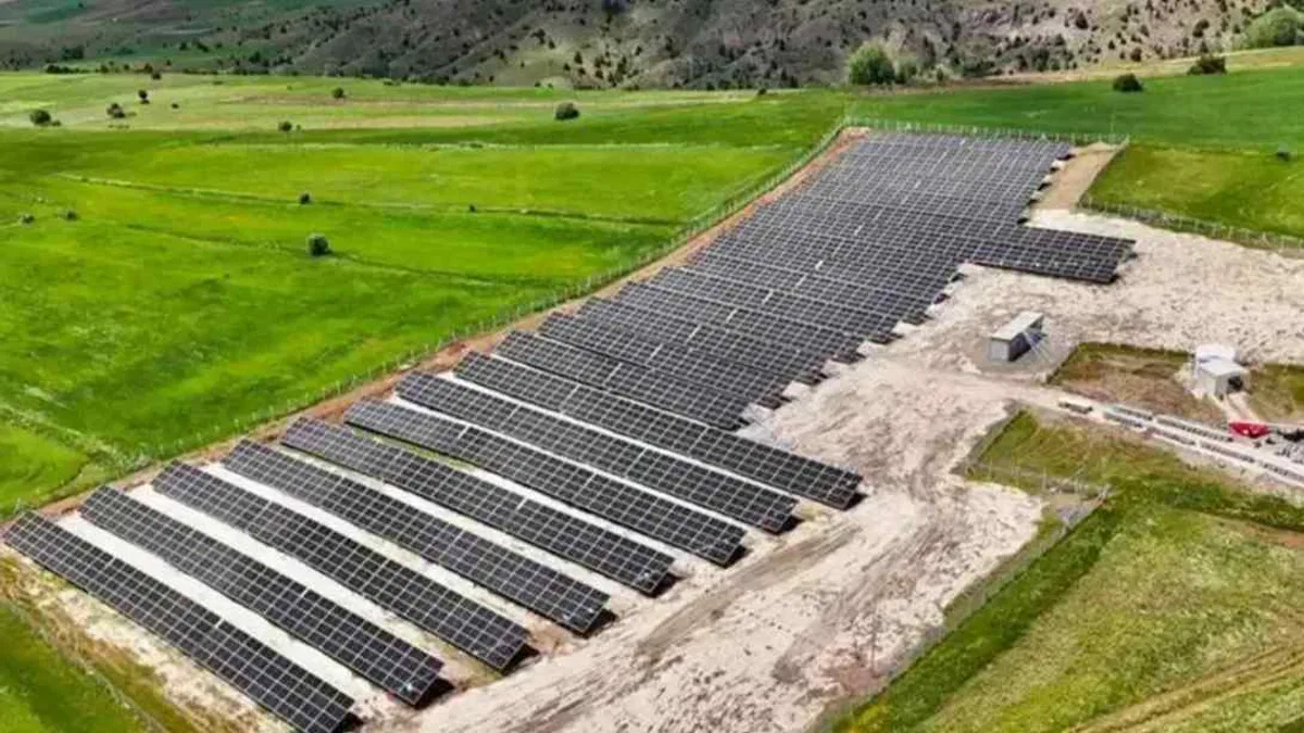 Sivas Belediyesi enerjisini güneşten üretecek… Özbelsan GES hizmete girdi