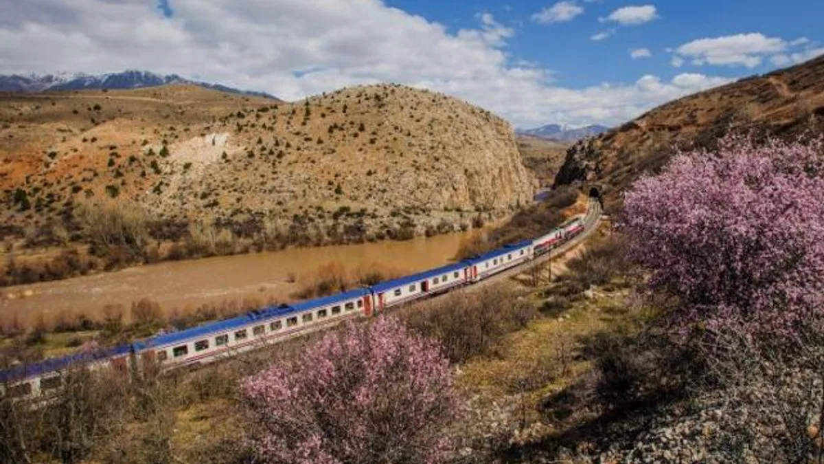 Turistik Tatvan treni sefere çıkıyor
