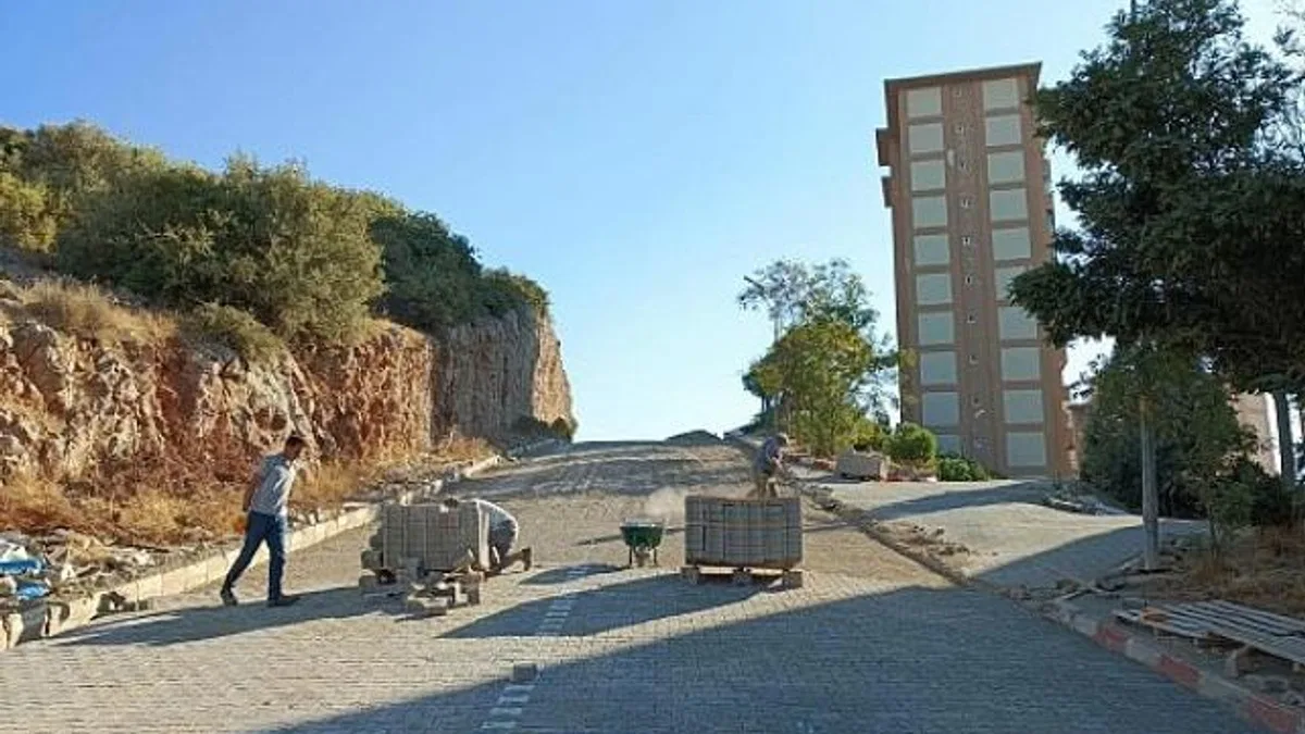 Edremit Belediyesi’nden yol düzenleme çalışmaları
