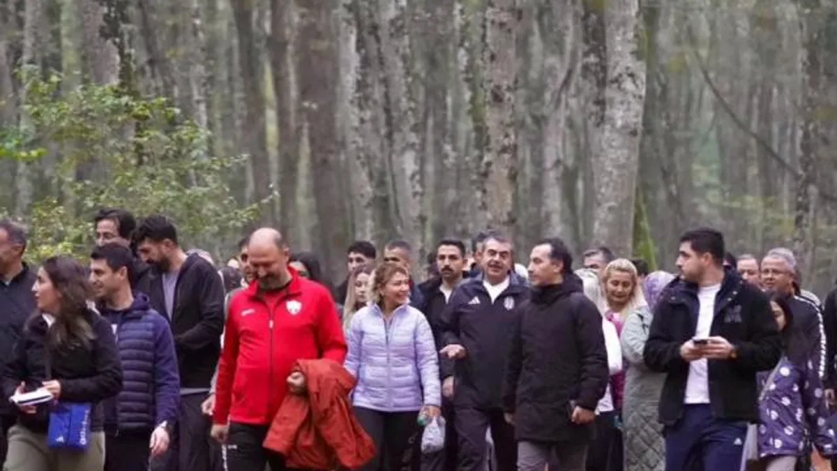Bakan Tekin Belgrad Ormanı’nda öğretmenlerle yürüdü