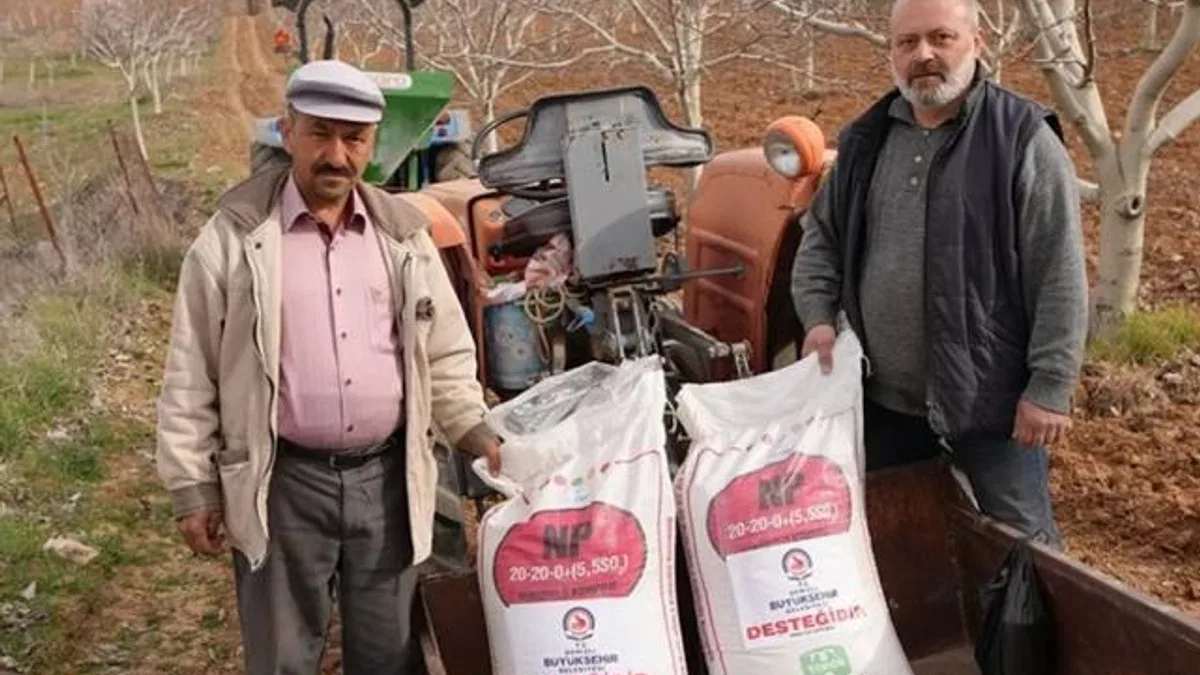 Denizli’de çiftçinin yüzü Büyükşehirle gülüyor
