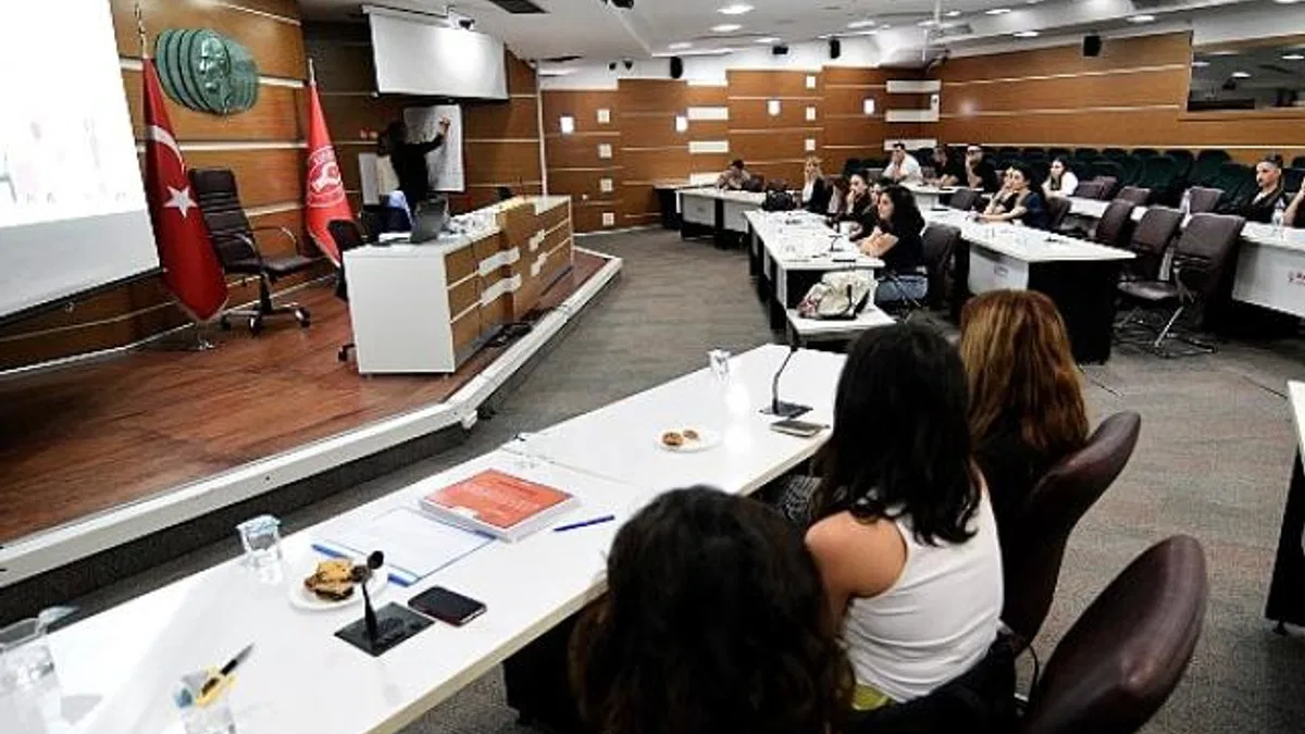Bornova’da çalışanlara Toplumsal Cinsiyet Eşitliği Semineri