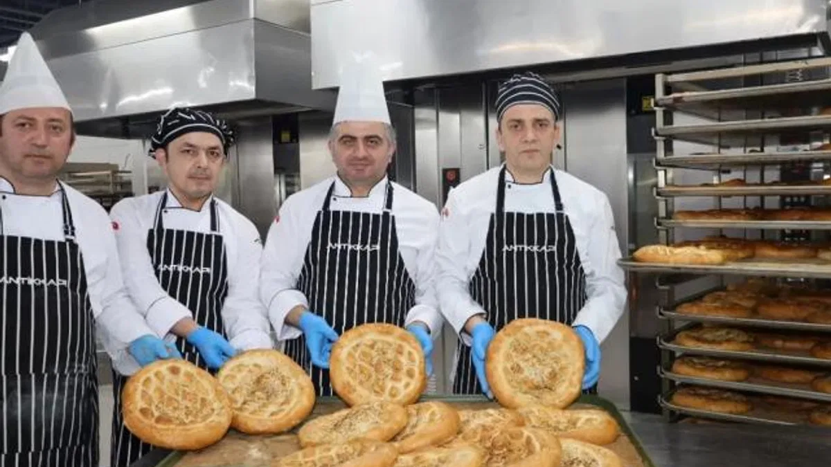 Kocaeli Hızır 41 Afet Mutfağı’nın ilk pideleri sofralarda