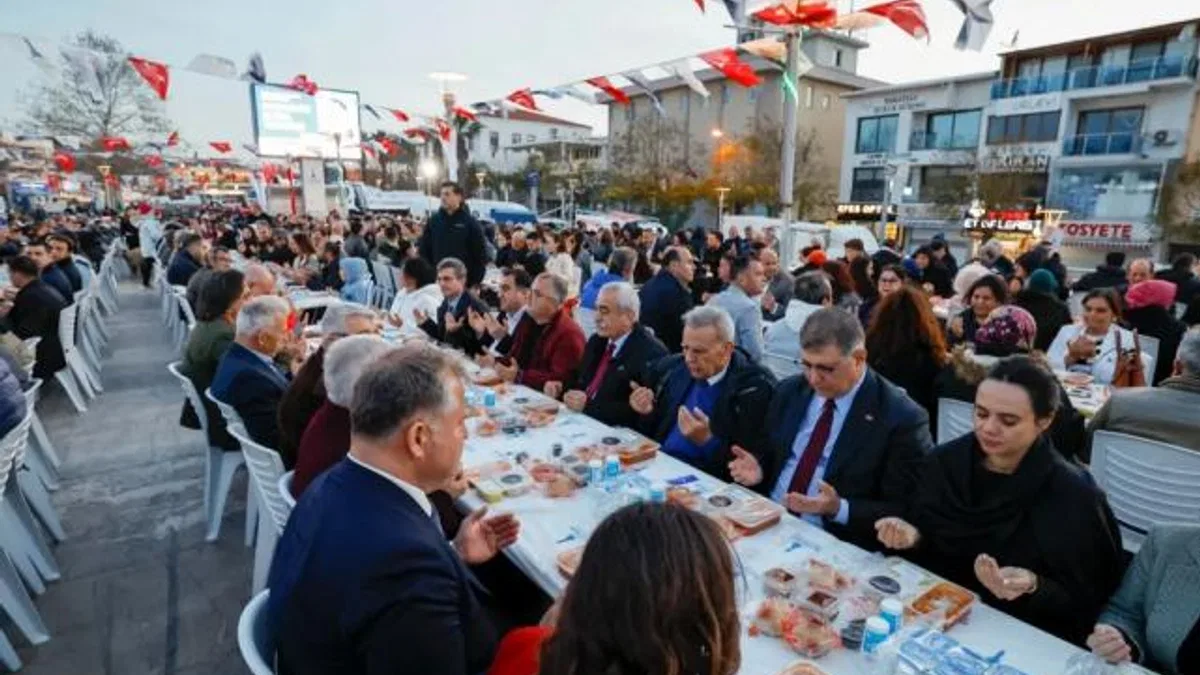 İzmir Büyükşehir’in iftar sofrası Urla’da kuruldu