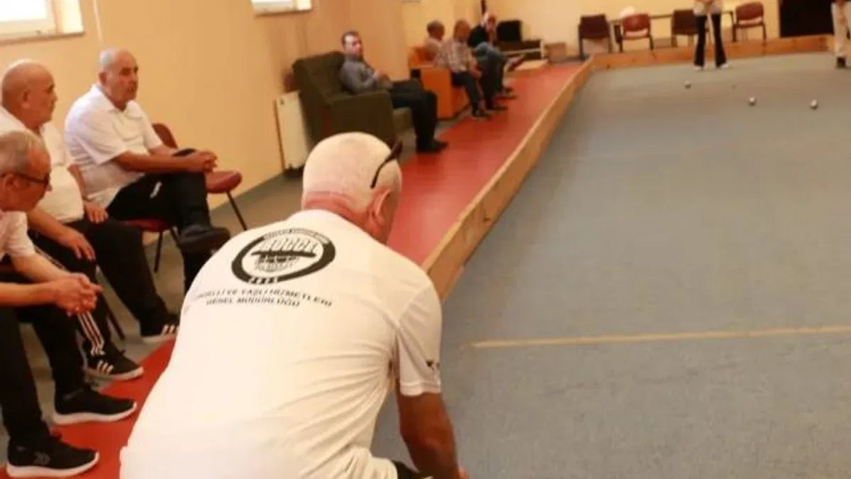 Bursa’da huzurevi sakinlerinden dostluk maçı