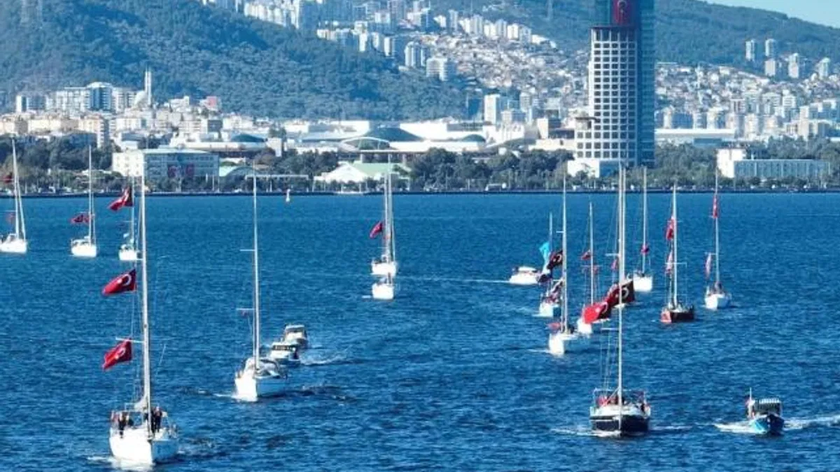 Yelkenler İzmir’de Cumhuriyet coşkusuyla doldu