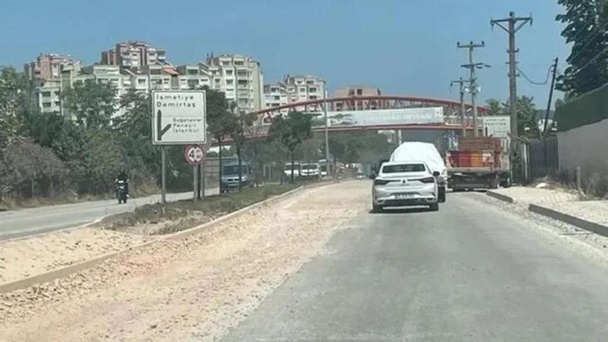 Bursa’da uyarı levhasız yol çalışması sürücüleri isyan ettiriyor