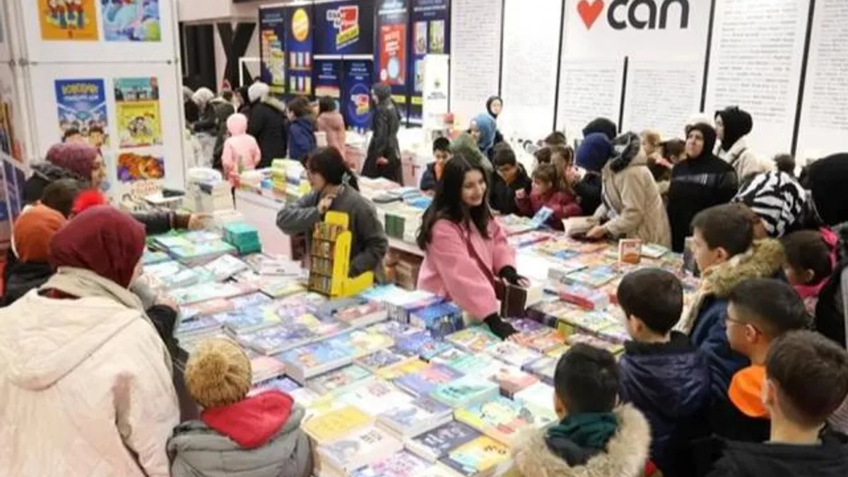Bursa İnegöl’deki ‘Kitap Günleri Fuarı’na öğrenci akını
