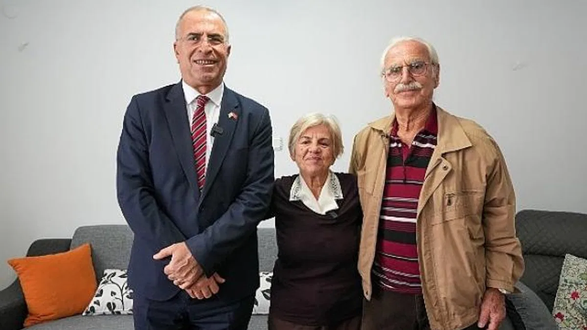 Başkan Ünal Işık, öğretmeni Ayşe Küçük’ü ziyaret etti