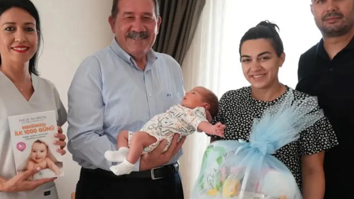 Hoş geldin bebek projesi ile ailenin yeni üyeleri evlerinde ziyaret ediliyor