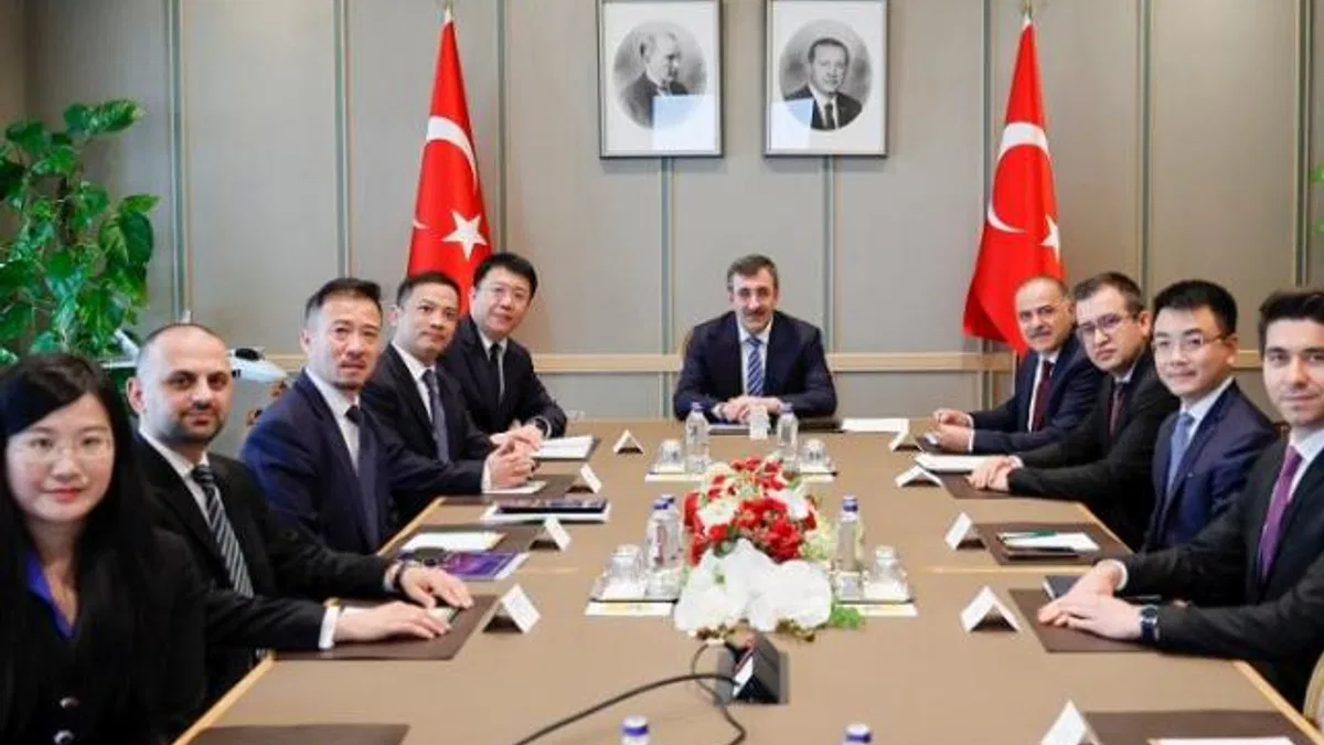 Huawei heyetinden Cumhurbaşkanı Yardımcısı’na ziyaret