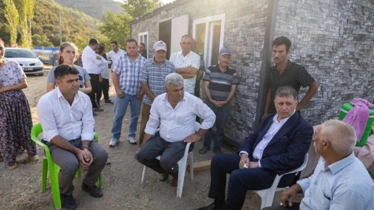 İzmir Büyükşehir’den evi yanan aileye yardım eli