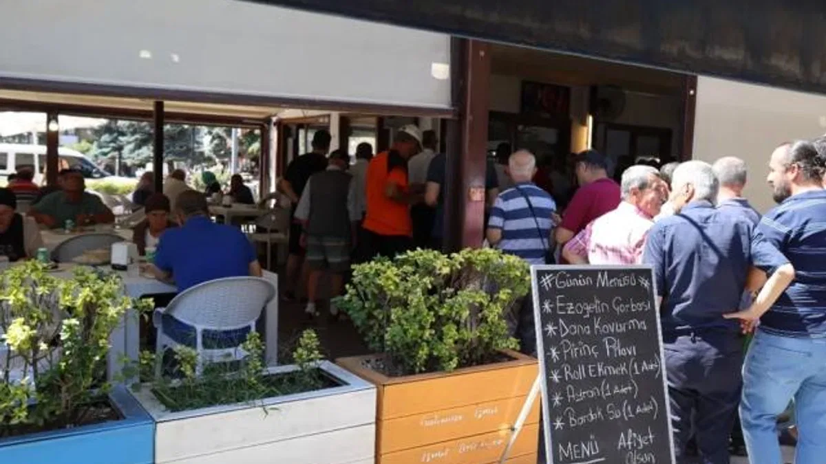 İzmit’te her gün tıklım tıklım… 4 çeşit yemek 40 TL