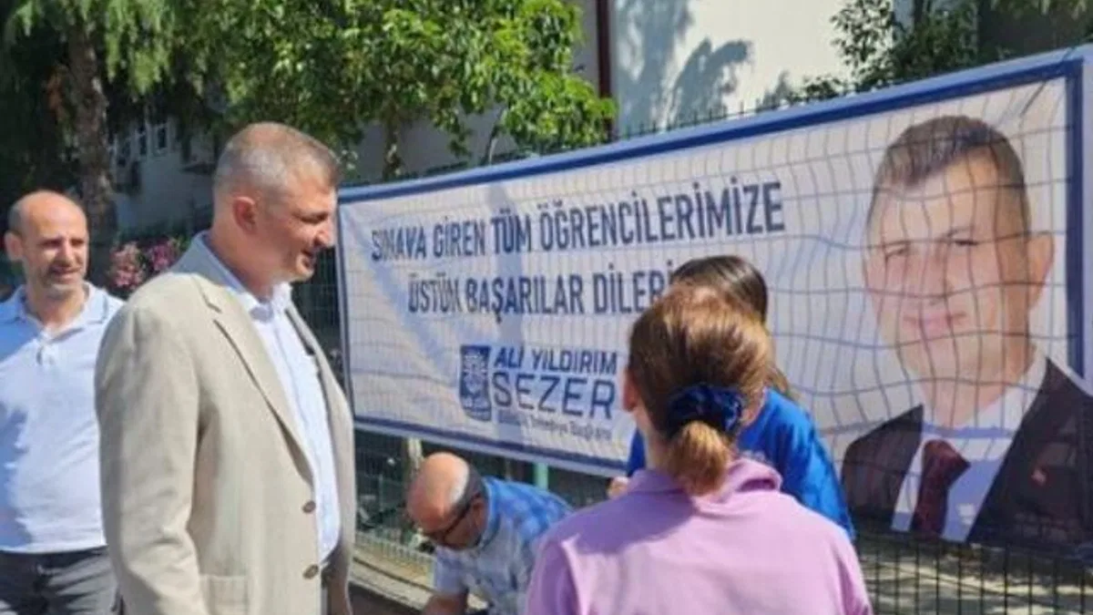 Başkan Sezer, sınava giren öğrencileri yalnız bırakmadı