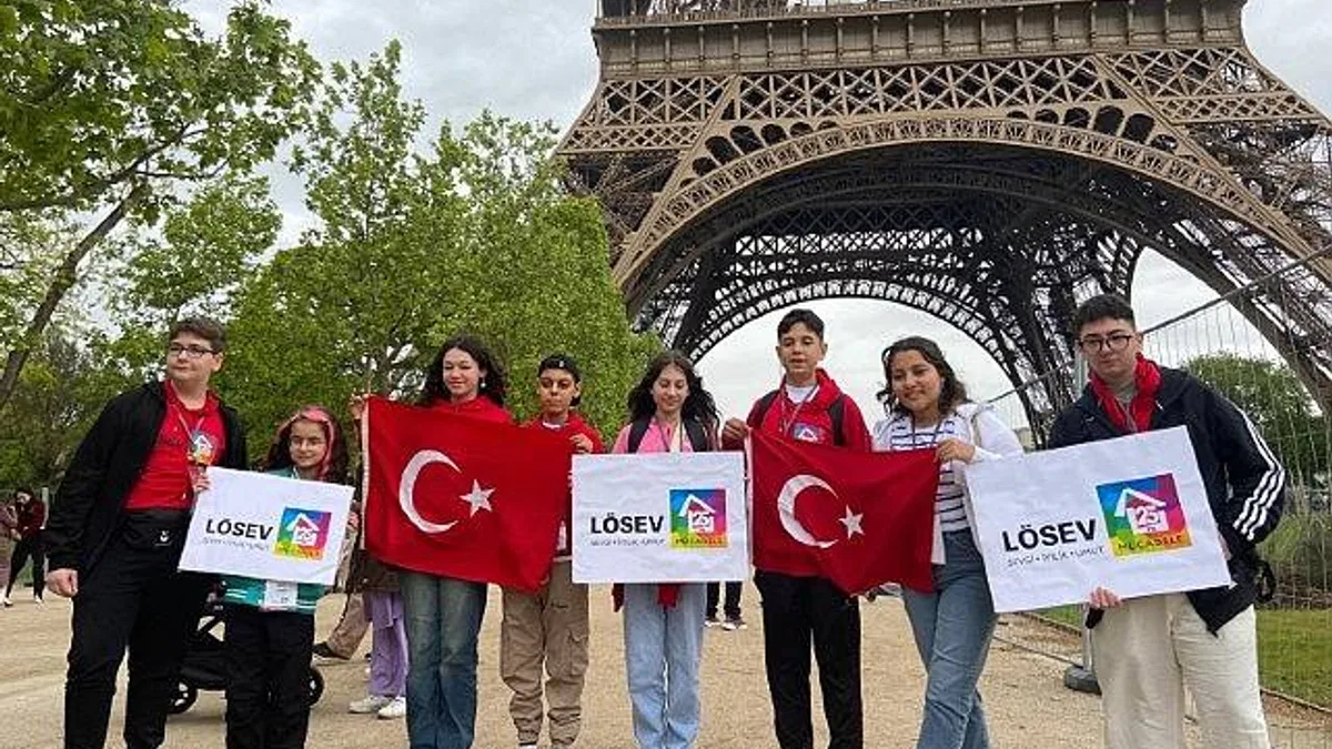 LÖSEV yurtdışı gezilerine devam ediyor. Lösemi ile mücadele eden ve tedavi süresince LÖSEV’den destek alan çocuklar dünyayı geziyor