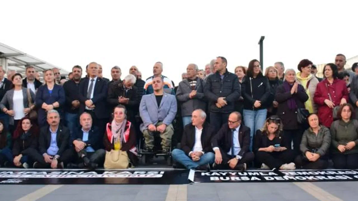 Özer’in tutuklanmasına bir tepki de Bursa’dan