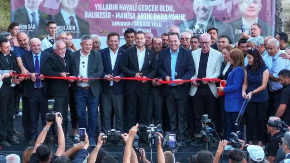Gördes–Sındırgı yolunda birlikle gelen hizmet