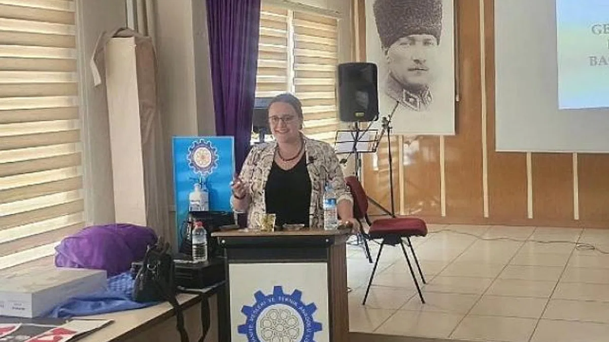 Burhaniye Belediyesi’nden Bağımlılıkla Mücadele Semineri