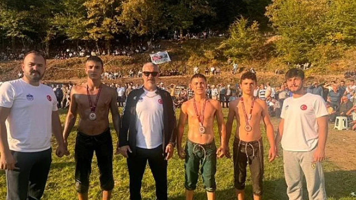 Yiğitlerin sırtı yere gelmedi.
