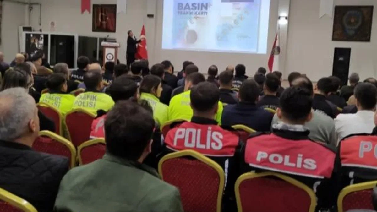 Konya’da emniyet mensuplarına ‘Basın Kartı’ bilgilendirmesi