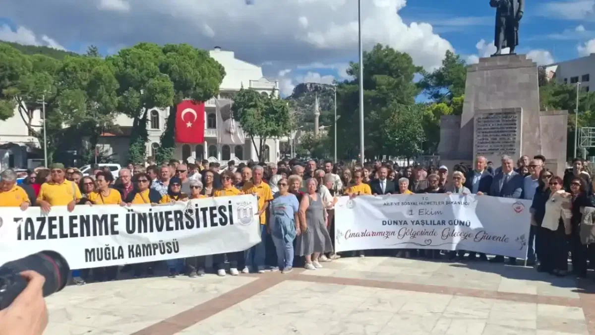 Muğla Büyükşehir Belediyesi yaşlıları yürüyüş ve kokteylde buluşturdu