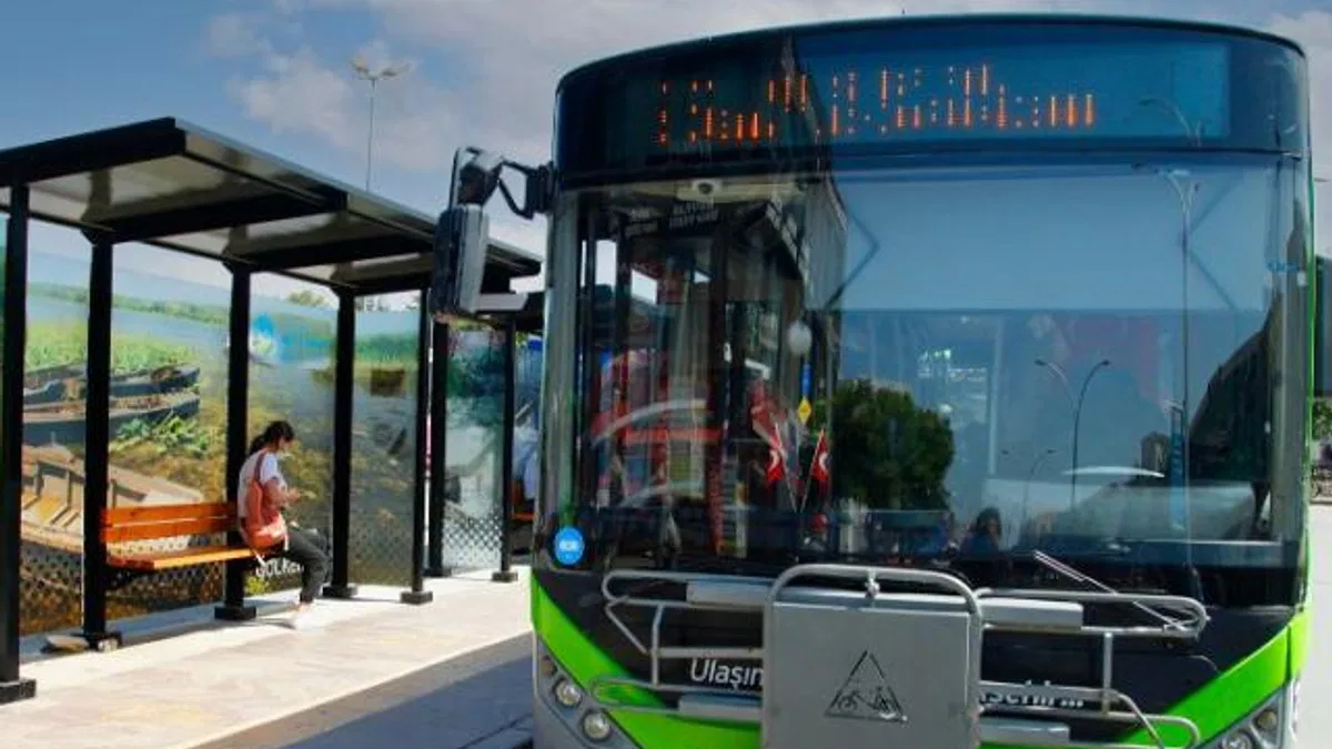 Sakarya’da YKS’ye geç kalan genci sınav yerine ulaştırdı