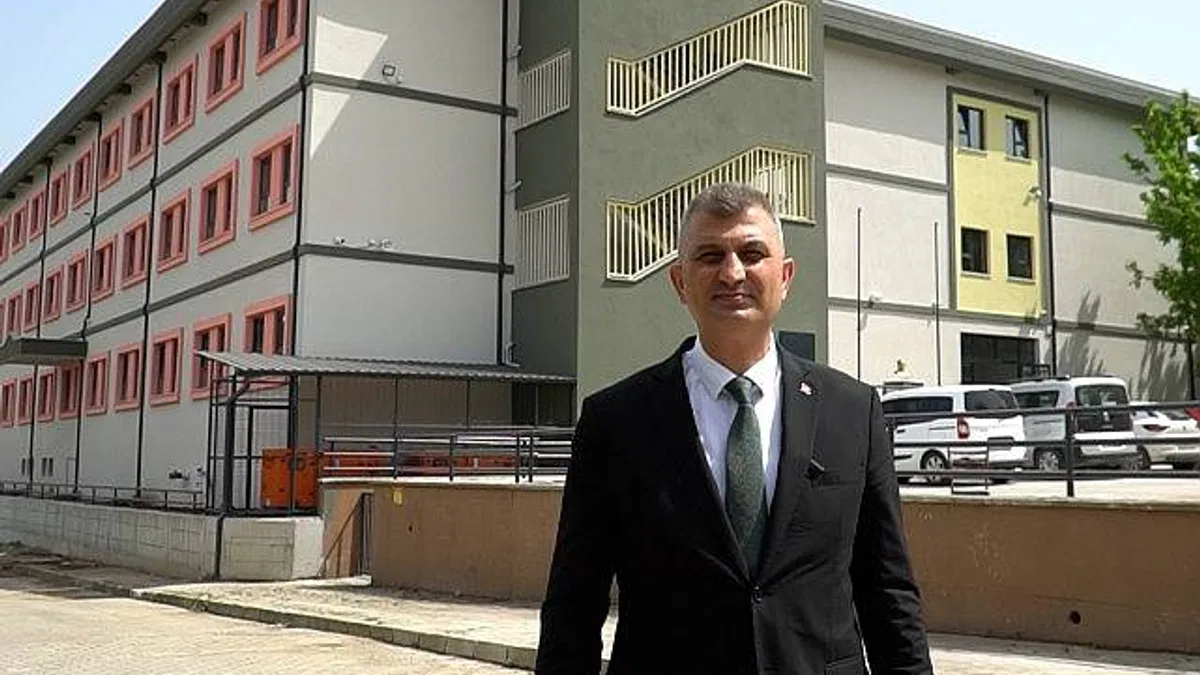 Gölcük Koray Aydın Parkı mevkiinde bulunan atıl haldeki kalıcı iş merkezi, Gölcük Belediyesi’nin girişimleri sonucunda eğitim yuvasına dönüştü