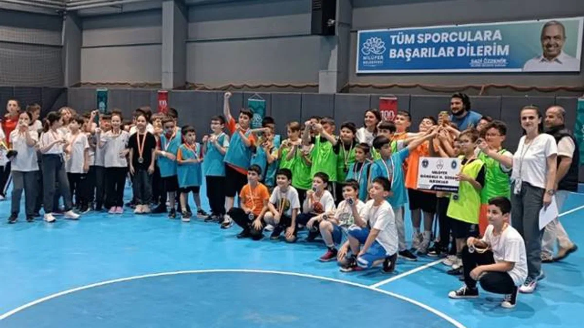 Bursa Nilüfer’de sportif başarılar ödülle taçlandırıldı