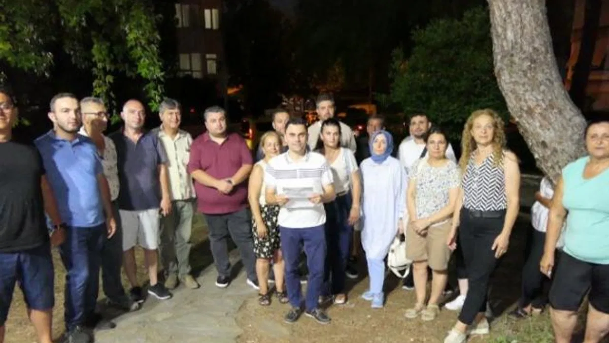 AK Parti Marmaris’ten belediyenin satış kararına gece eylemi