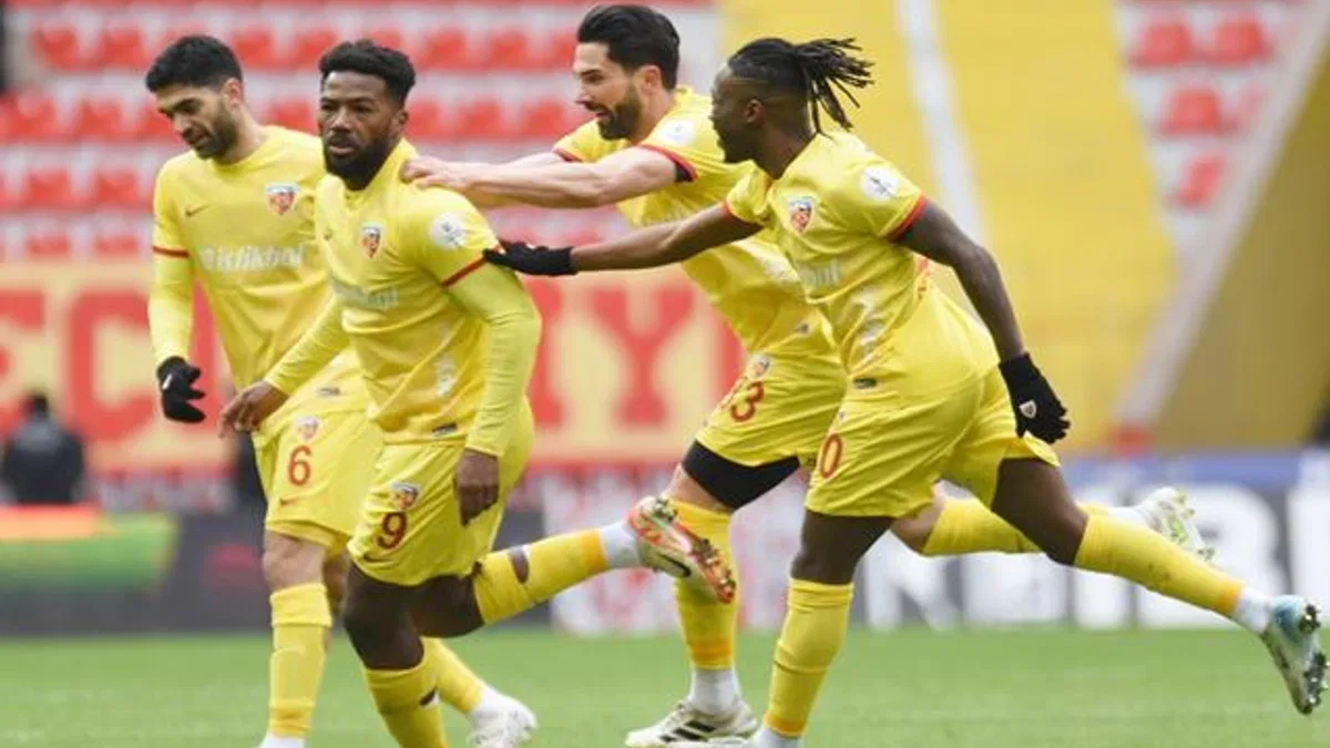 Bellona Kayserispor 3-2 Tümosan Konyaspor (Maç Sonucu) Kayseri’den kritik galibiyet!