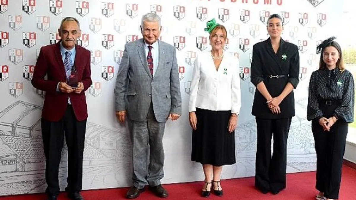 Veliefendi Hipodromu’nda Atlar Serebral Palsi İçin Dörtnala Koştu