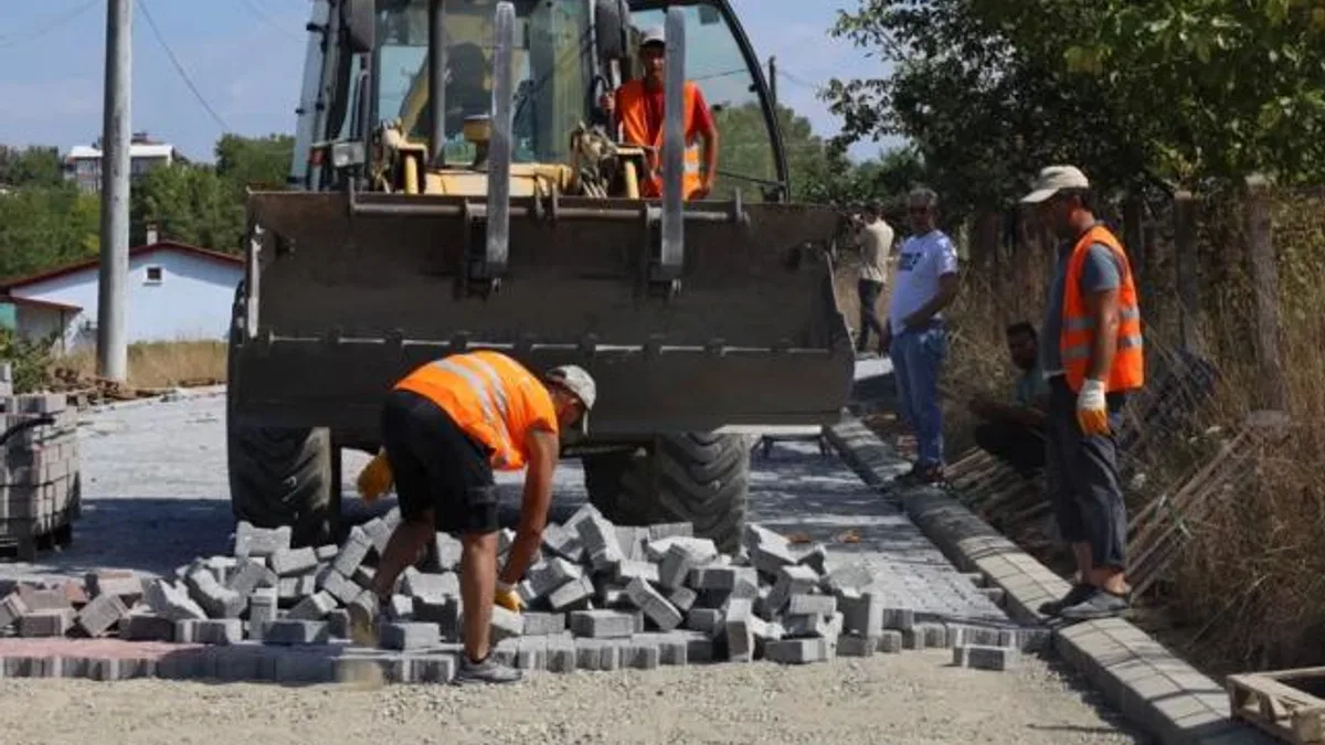 İzmit’te parke yol çalışmaları sürüyor
