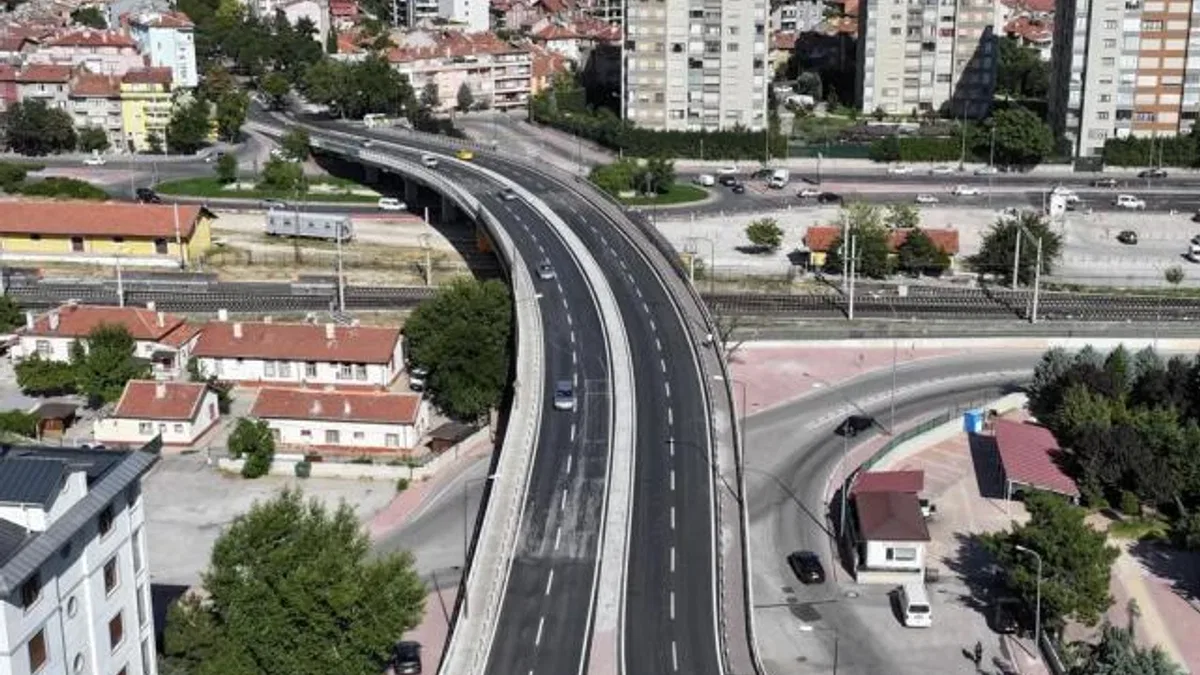 Konya’da Ahmet Öksüz Üst Geçidi’niN asfaltı yenilendi