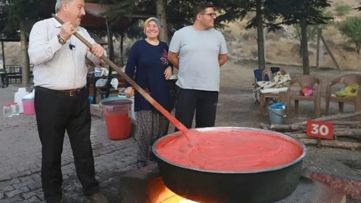 Mustafa Palancıoğlu salça kaynatma günlerine katıldı