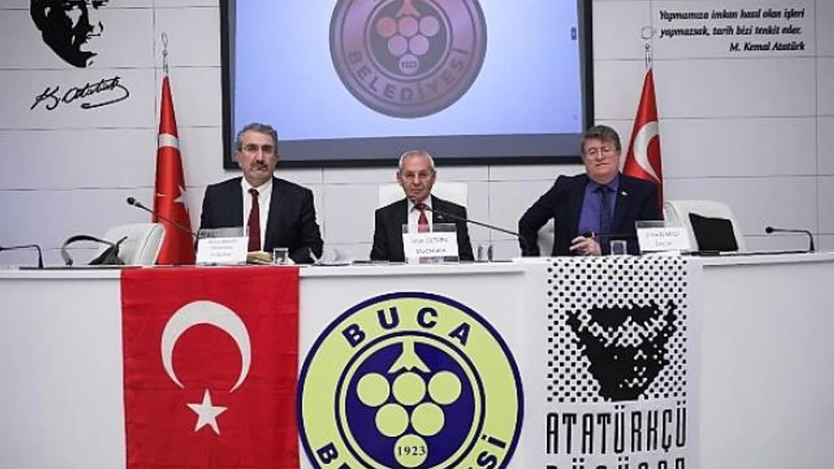 Buca’da Cumhuriyet Paneli’nde Atatürk vurgusu
