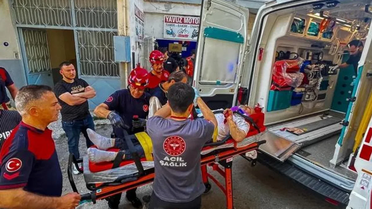 İzmir’de apartman boşluğuna düşen vatandaşı itfaiye kurtardı