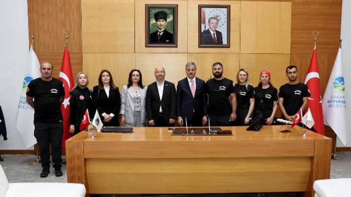 Başkan Alemdar çalışma arkadaşlarıyla bayramlaştı