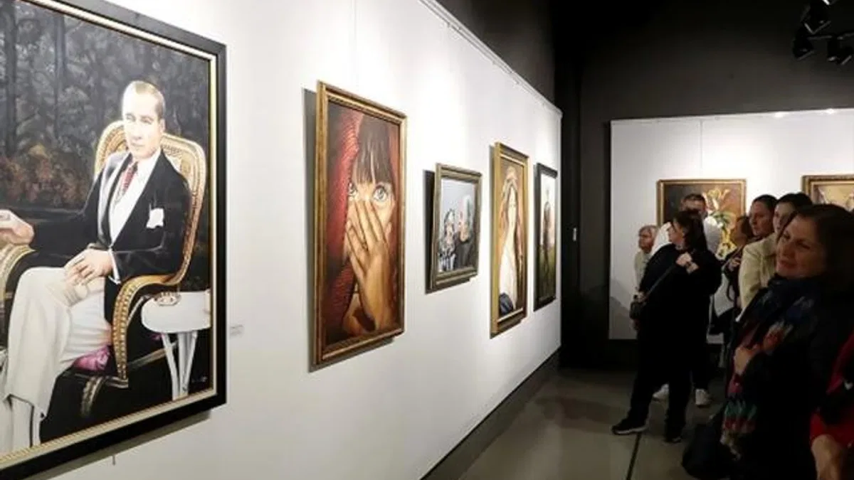Büyüleyici reprodüksiyon resim sergisine yoğun ilgi