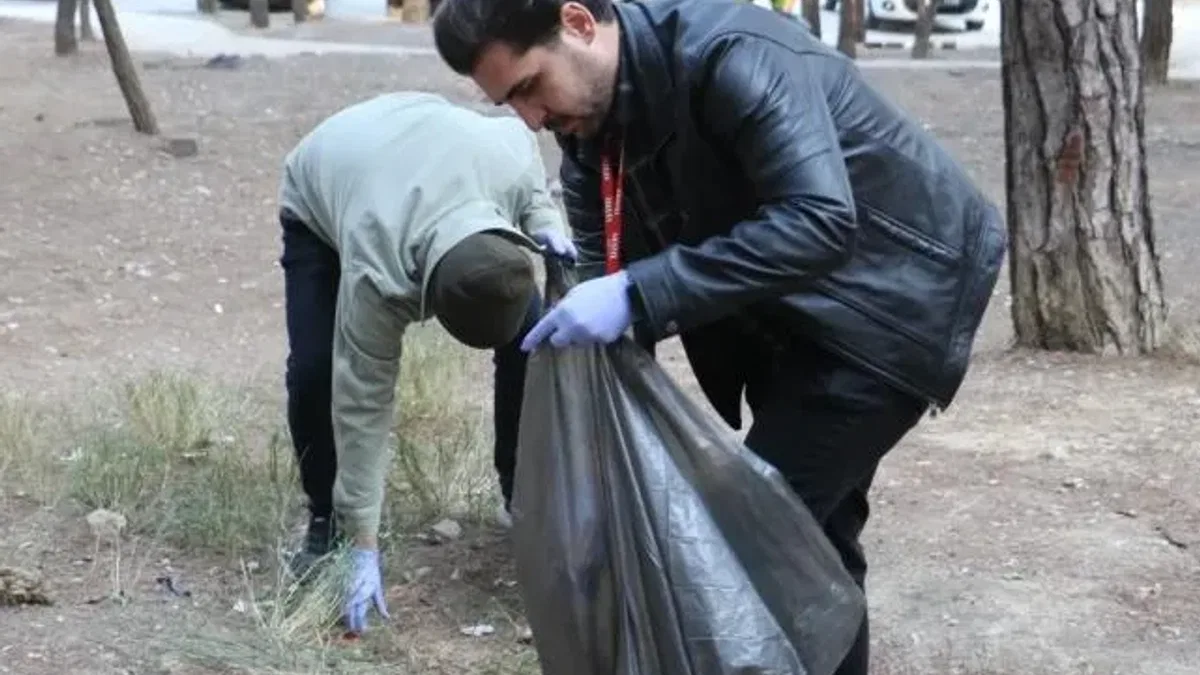 Gönüllülerden çevre temizliği kıvılcımı