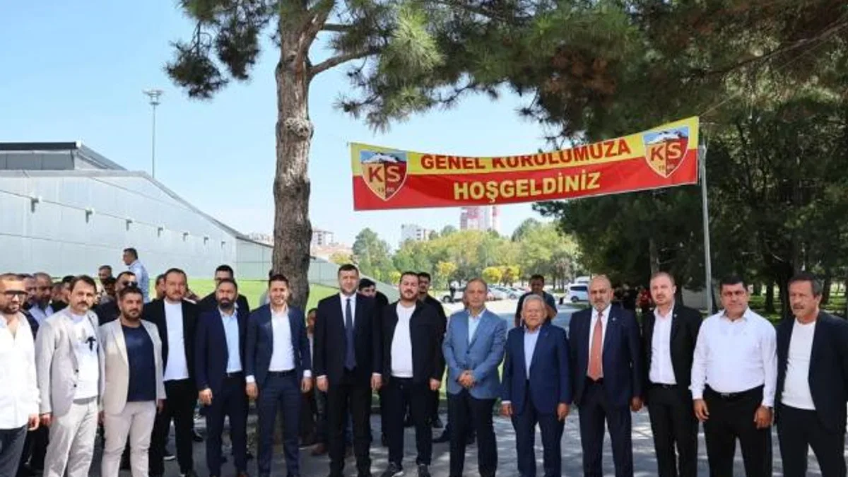 Başkan Büyükkılıç Kayserispor’un Olağanüstü Genel Kurulu’na katıldı