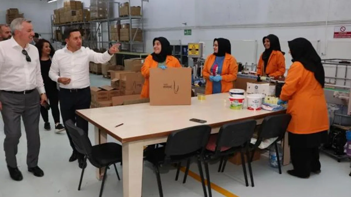 Büyükelçi Dmitri Croitor, Nissa Buklet fabrikasını gezdi