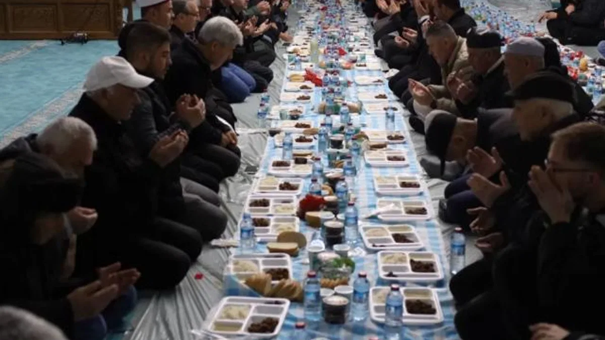 Kocaeli Büyükşehir’in iftar sofrası bu kez Balkanlarda kuruldu
