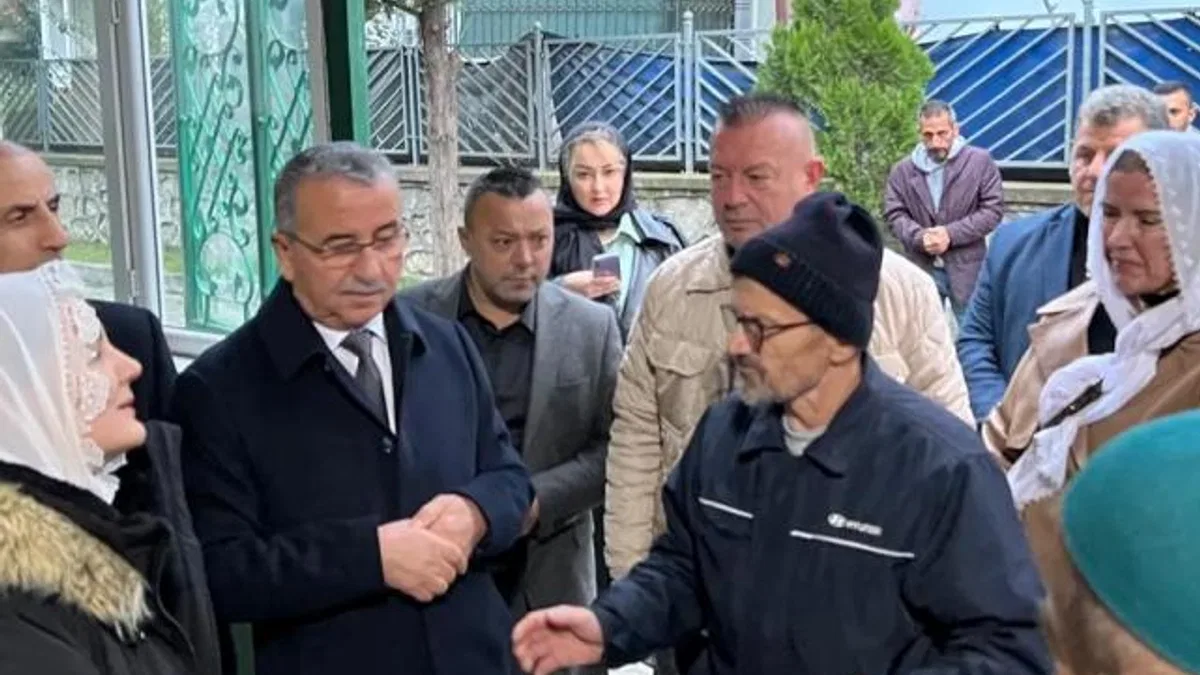 Kocaeli İzmit’te Başkan Hürriyet sabah ziyaretinde