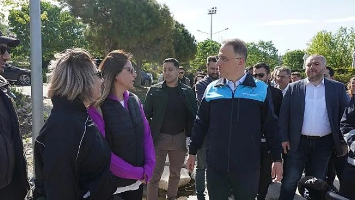 Beylikdüzü Belediye Başkanı Mehmet Murat Çalık, İBB Genel Sekreter Yardımcısı Arif Gürkan Alpay Gürpınar Sahili Düzenleniyor