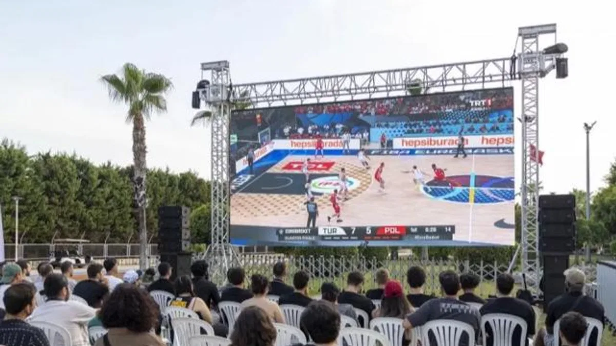 Mersin’de Büyükşehir’le milli maç coşkusu