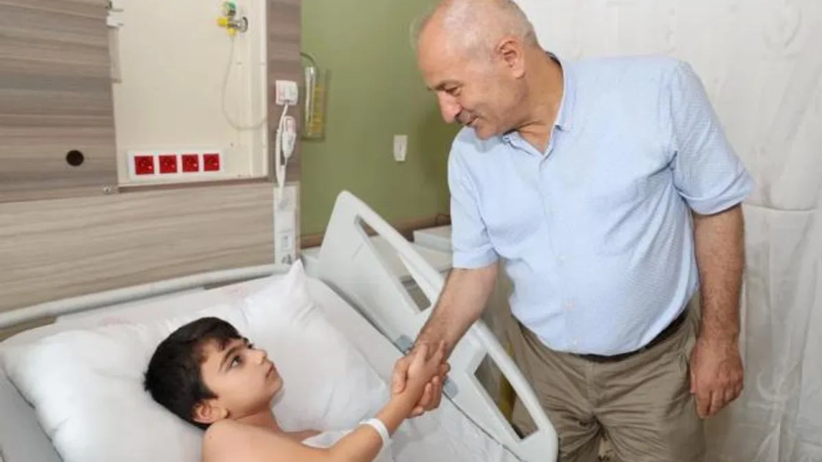 Gebze’de sünnet olan miniklere moral ziyareti